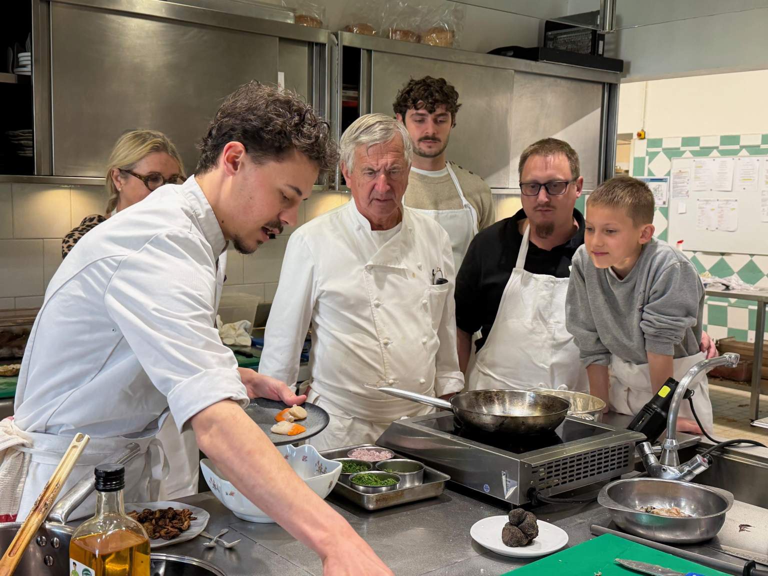 <span><span><span>COOKING CLASSES</span></span></span>